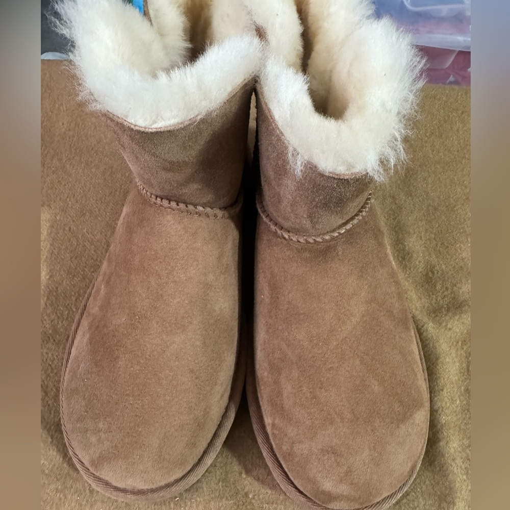 Ugg bailey zip mini chestnut boots size 7 women